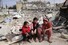 팔레스타인 소녀들이 2023년 1월 29일 동예루살렘 인근 자발 무카베르에 있는 라테브 하타브 슈카이라트가 이스라엘 불도저에 의해 철거된 후 집 잔해 속에 앉아 있다. AFP 연합뉴스