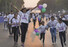 6일(현지시각) 인도 남부 텔랑가나주 주도인 하이데라바드에서 여학생들이 ‘세계 여성의 날’을 앞두고 개최된 마라톤대회에 참여하고 있다. ‘일어나 달려라’라는 주제로 열린 마라톤 대회는 하이데라바드시 경찰이 조직했다. 세계 여성의 날은 매년 3월 8일로 세계 여성의 지위 향상을 위한 날로 기념되고 있다. 하이데라바드/AP 연합뉴스