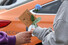 한국여성의전화 관계자들이 8일 오전 서울 광화문광장에서 3.8 세계여성의 날을 기념해 여성들에게 장미 모양의 비누꽃을 나눠주고 있다. 김정효 기자 hyopd@hani.co.kr
