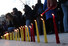 8일(현지시각) 튀르키예 디야르바키르에서 열린 ‘세계 여성의 날’ 집회에서 참가자들이 촛불을 켜 지진 희생자들을 추모하고 있다. 디야르바키르/로이터 연합뉴스