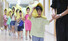 전 국민이 참여하는 공습 대비 민방위 훈련(민방공훈련)이 6년 만에 실시된 23일 대구 수성구 황금유치원에서 어린이들이 방재 모자를 쓰고 대피하는 훈련을 하고 있다. 연합뉴스