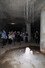서울지하철 시청역과 을지로입구역 사이 지하 2층 미개방 공간에 생긴 종유석을 시민들이 신기해하며 쳐다보고 있다. 김혜윤 기자