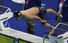 황선우가 24일 중국 항저우 올림픽스포츠센터 아쿠아틱 스포츠 아레나에서 열린 2022 항저우아시안게임 남자 수영 100미터 결승전에서 힘차게 입수하고 있다. 항저우/윤운식 선임기자