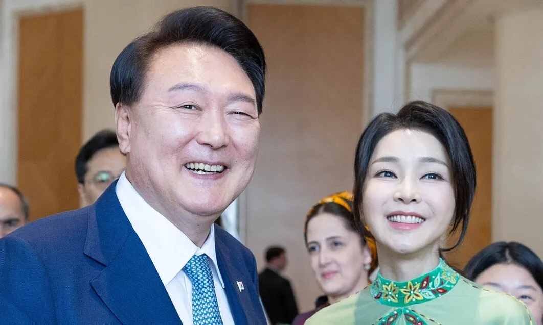 Ex-President Yoon and Kim Keon-hee's Legal Team Defends ₩2.19 Billion in Prison Deposits as "Voluntary Support