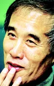  청년유니온 등이 속한 최저임금연대 회원들이 4월6일 오전 서울 종로구 광화문광장에서 최저임금 1만원을 요구하는 기자회견을 하고 있다.  김명진 기자 littelprince@ahni.co.kr