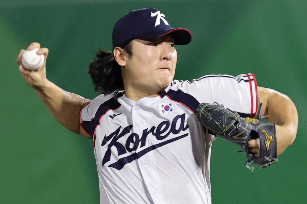 곽빈이 21일 일본 아이치현 오카자키 중앙종합공원야구장에서 열린 2026 아이치·나고야 아시안게임 야구 B조 조별리그 1차전 대만과 경기에 선발 등판해 공을 던지고 있다. 오자카키/연합뉴스