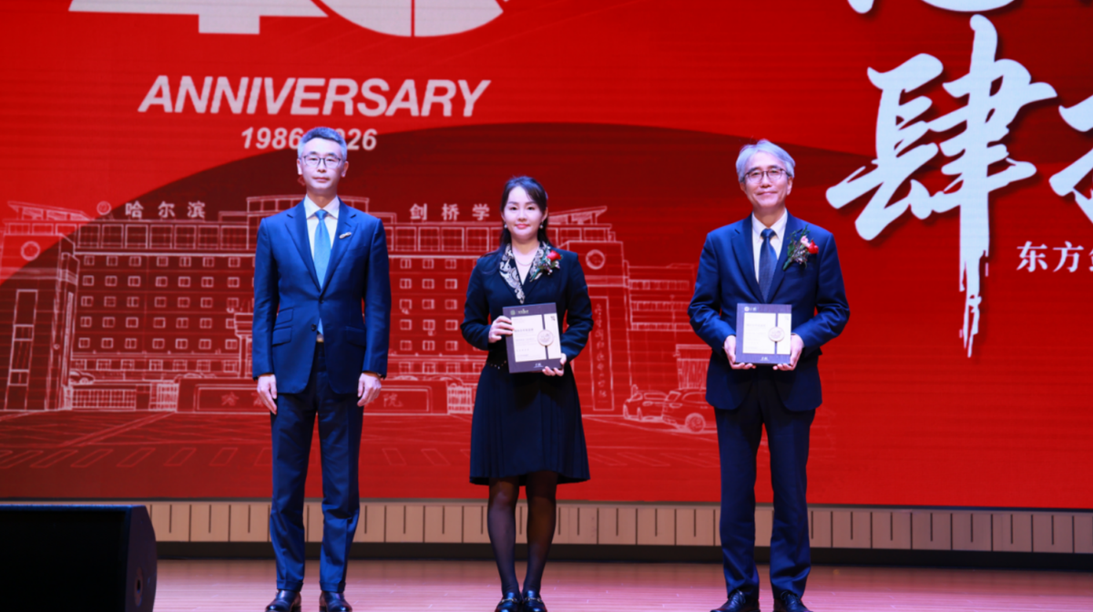 동방 케임브리지 교육그룹 창립 40주년 기념행사_우측에서 첫번째 한영근 부총장