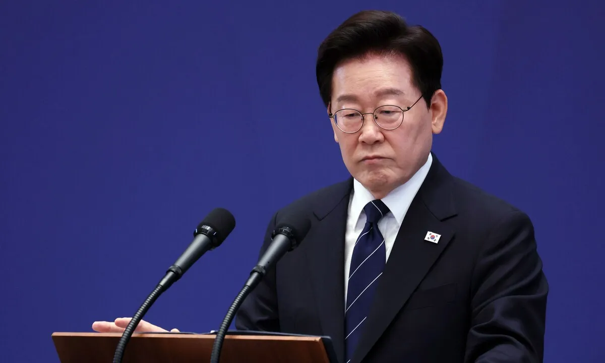 이재명 대통령 '사법 리스크' 안 가라앉는 이유…하락한 지지지율과 민주당 책임론