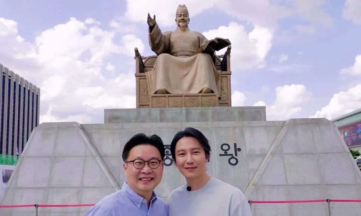 배우 김남길 “세계 곳곳 한글 교육 지원”…스페인 한글학교 노트북 기증