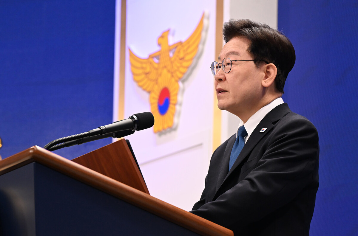이재명 대통령이 21일 경찰청에서 열린 제81주년 경찰의 날 기념식에서 기념사를 하고 있다. 청와대사진기자단