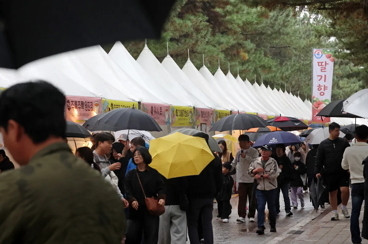 월요일 낮 최고 25도, 곳곳 비…내일 오후부터 기온 뚝