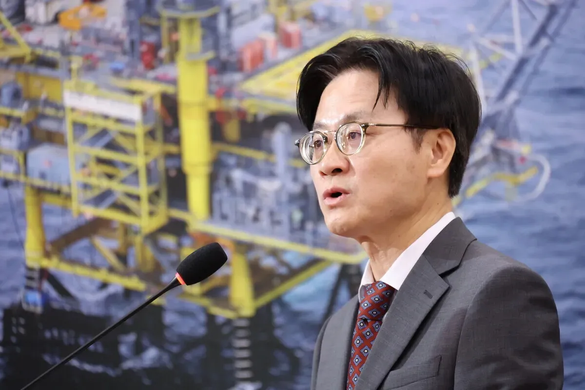Industry Minister Kim Jung-kwan briefs the National Assembly’s Trade, Industry, Resources, SMEs, and Startups Committee on investments in the US on Sept. 22, 2026. (Yonhap)