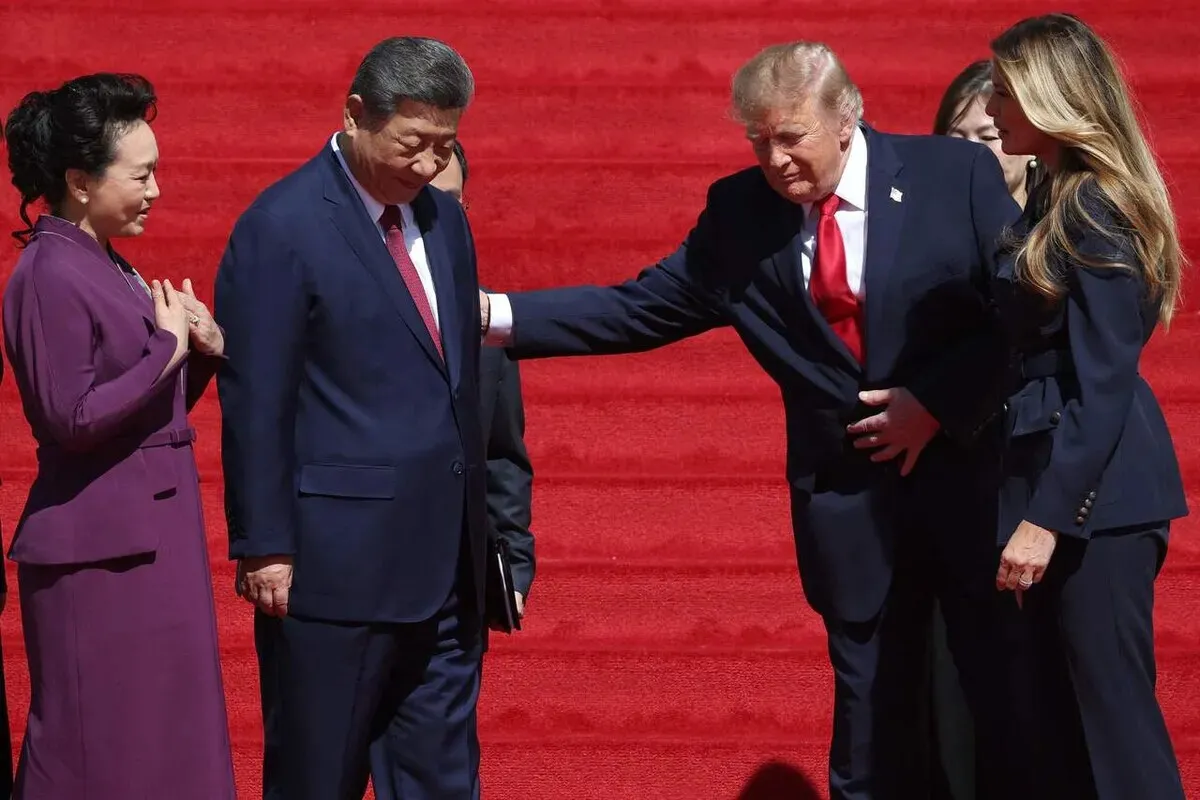 US President Donald Trump greets Chinese President Xi Jinping at the National Archives in Washington, DC, on Sept. 25, 2026. (AFP/Yonhap)