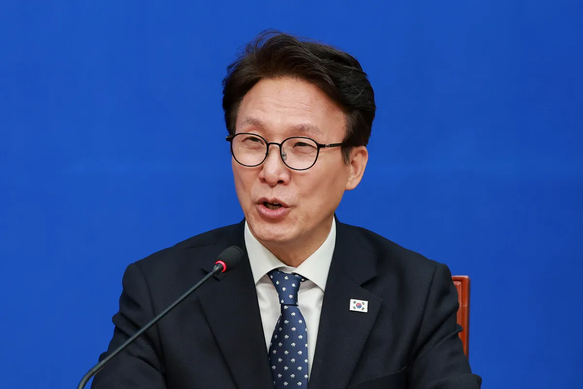 민주당 지지율, 현 정부 출범 뒤 최저…김민석, 반등 뾰족수 고심