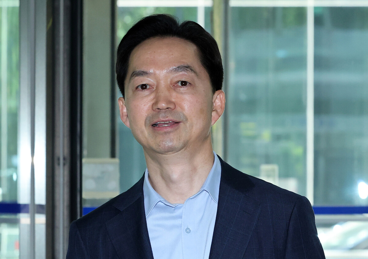 김지용 초대 중대범죄수사청장 후보자가 지난 17일 서울 종로구에 마련된 사무실로 출근하고 있다. 연합뉴스