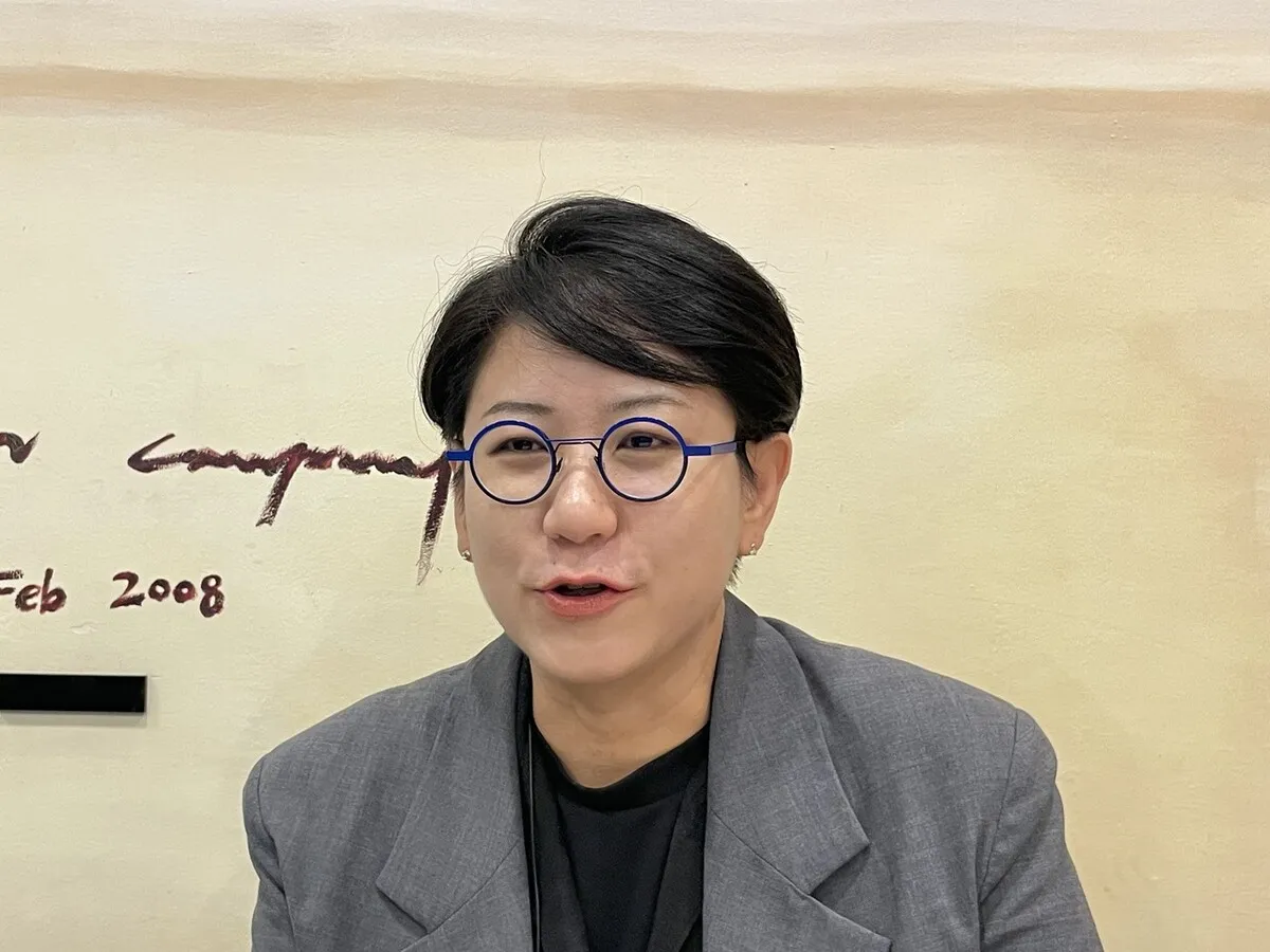 “집 앞의, 거리의 나무를 한번 바라보라”
