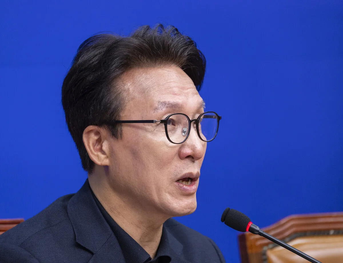 김민석, 합당 “이중 당적 선결해야”…혁신당 “왜 소모적 얘기만 하는지”