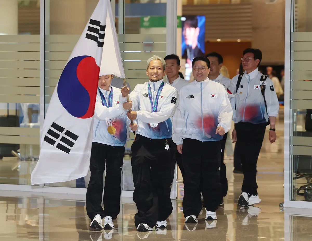 South Korean athletes return after finishing 3rd at Aichi-Nagoya Asian Games