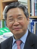 Lee Jang-hie, professor of civil law at Hankuk University of Foreign Studies