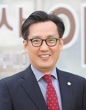 Im-seong Lee, Chairman of the National Association of Local Bar Association.