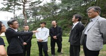 “태극기 못다는 문 대통령”…‘유홍준 교수’가 비판했다고?
