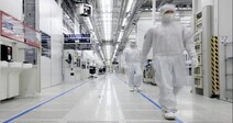 US allows Samsung, SK to import advanced equipment to chip plants in China