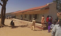 나이지리아 기숙사서 중고생 300여명 무장괴한에 납치