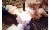 [사설] 북한, 한반도 정세 악화시키는 미사일 연쇄 발사 멈춰야