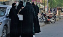 “머리부터 발끝까지 가려라” 탈레반, 여성 ‘부르카’ 착용 의무화