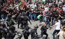 이스라엘 경찰, 알자지라 기자 ‘장례식 난입’ 비판 여론에…“조사하겠다”