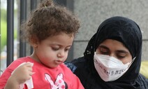 법무부 앞 텐트, 2살 아기가 삽니다…이집트 가족 ‘길 위의 여름’