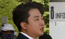 ‘성접대 의혹’ 이준석 전 대표 경찰 출석…12시간 조사 진행