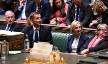 ‘감세안 역풍’ 트러스 영국 총리 “실수해서 미안”…사퇴는 거부