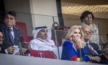 카타르 ‘무지개 검열’…티셔츠 입고 경기장 가다 “30분 억류”