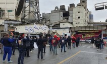 [현장] 정부 강경몰이에 항의·삭발…경찰은 시멘트 화물차 ‘호위’