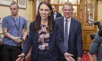 뉴질랜드 총리, ‘난 이제 지쳤어요’ 사퇴…지도자들 ‘번아웃’ 호소
