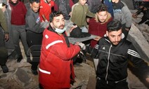 튀르키예 7.8 대지진…400만 피난민 사는 시리아도 덮쳤다