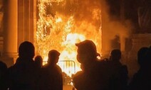 불타는 시청사…프랑스 연금개혁 반대 100만명 시위 [만리재사진첩]