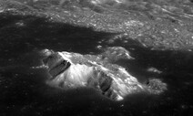 다누리호가 처음 찍은 ‘달’ 뒷면엔…설악산 2배 높이 봉우리 ‘우뚝’