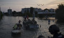 “우크라 강 수위 3m 높아져”…댐 붕괴에 초현실적 공포