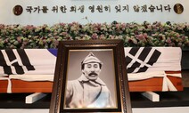 2012년 ‘전두환에 경례’ 시킨 육사 전 교장 “홍범도는 안 돼”