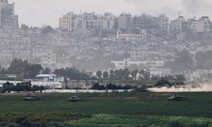 이스라엘 무차별 반격에 8805명 사망… 인류는 무기력하기만 하다