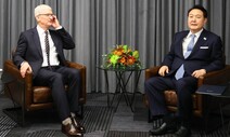 윤 대통령, 팀 쿡 애플 CEO 만나 “지속적 협력 확대”