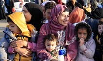 49일 만에 포성 멈춘 가자지구, 집으로 향하는 피난민들