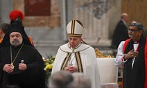 프란치스코 교황 “동성애 처벌 부당…신은 있는 그대로 사랑”