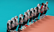 아프간 여자배구 대표팀의 완패에 담긴 ‘압도적 희망’