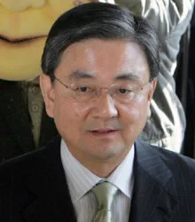구인장에도 ‘버티는 홍석현’