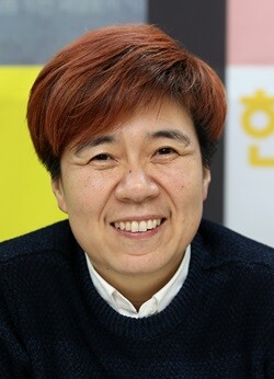 “우리는 여기까지 왔다, 내가 이전보다 많이 나아졌다’는 안도감이기도 하고 따뜻한 위로이기도 한데, 나한테만 주고 끝나는 게 아니라 다른 이들과도 나누고 싶었어요.” -한채윤. 정용일 기자