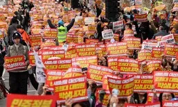 [포토] “법비에 철퇴, 조희대 대법원 박살”…시민들 대법 앞서 항의