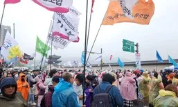 “대법원, 너 뭐 돼?”…광장에 울려퍼진 ‘사법부 정치개입’ 규탄